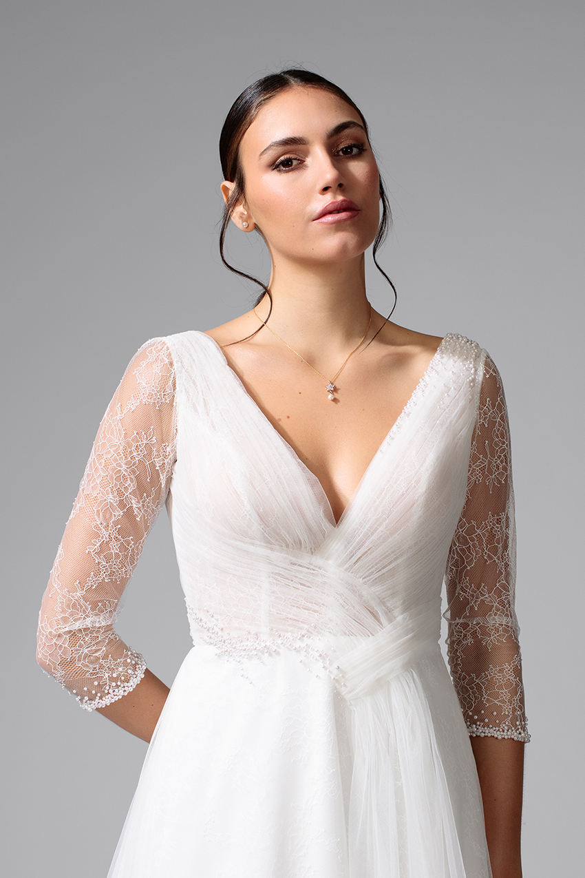 BEL22704_3 copie La robe de mariée fluide en tulle BEL22704 - Collection Bella 2027