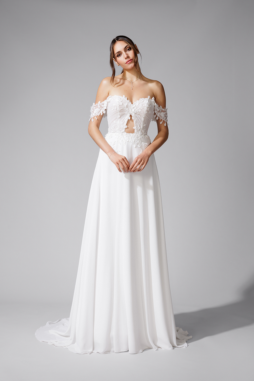 BEL22706_1 copie Robe de mariée BEL22706 fluide en mousseline, tulle et dentelle 3D délicatement brodée de perles et de sequins. Collection Bella 2027