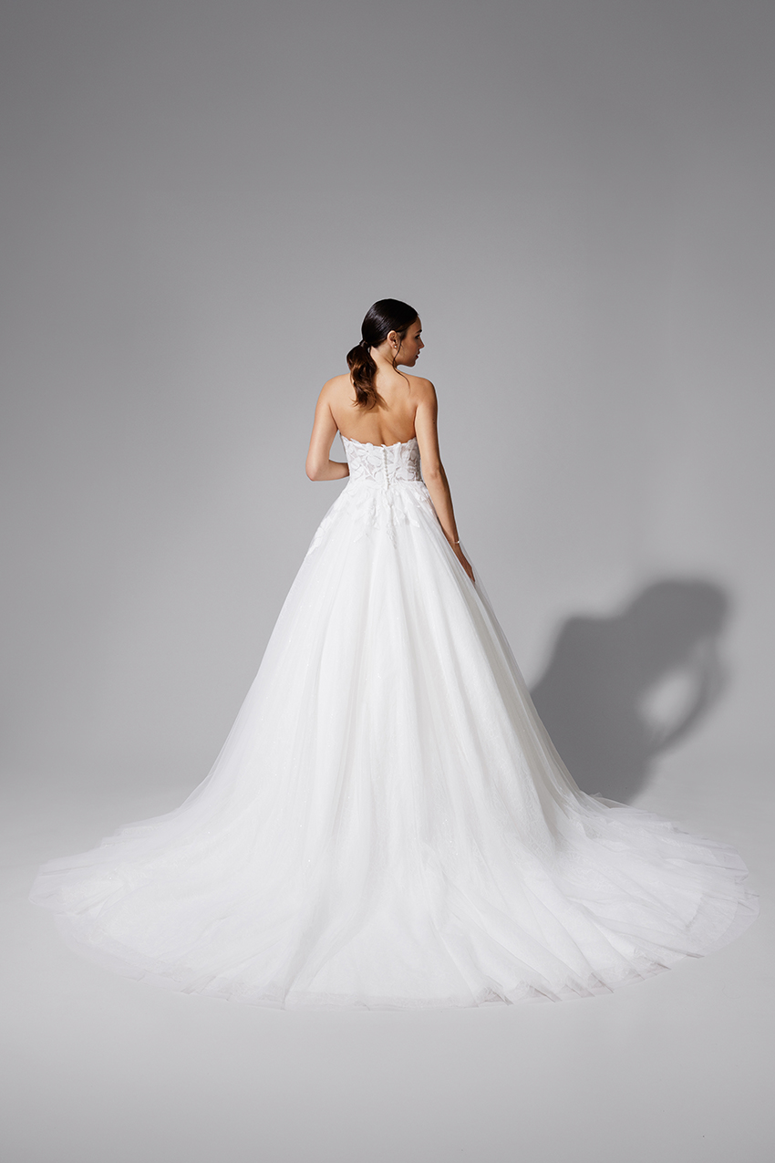 BEL22711_2 copie Robe de mariée BELLA BEL22711 en tulle brodé.