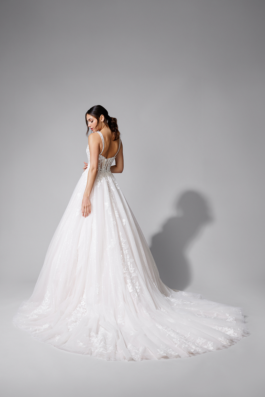 BEL22716_2 copie Robe de mariée Bella BEL22716 dentelle brodée de perles et de sequins, décolleté cœur et bustier transparent à effet corset.
