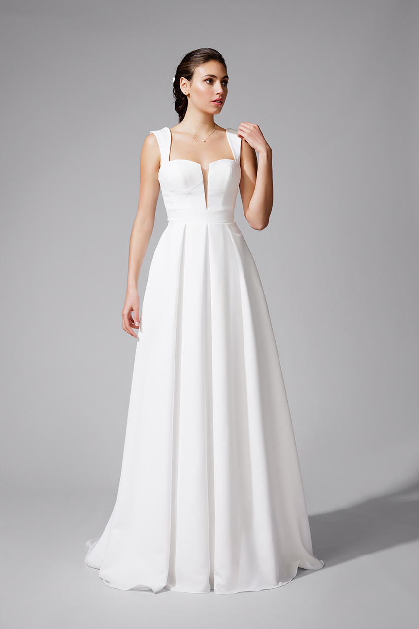 BEL22717_1 copie Robe Bella BEL22717 en crêpe, décolleté cœur plongeant, dos en V et poches.