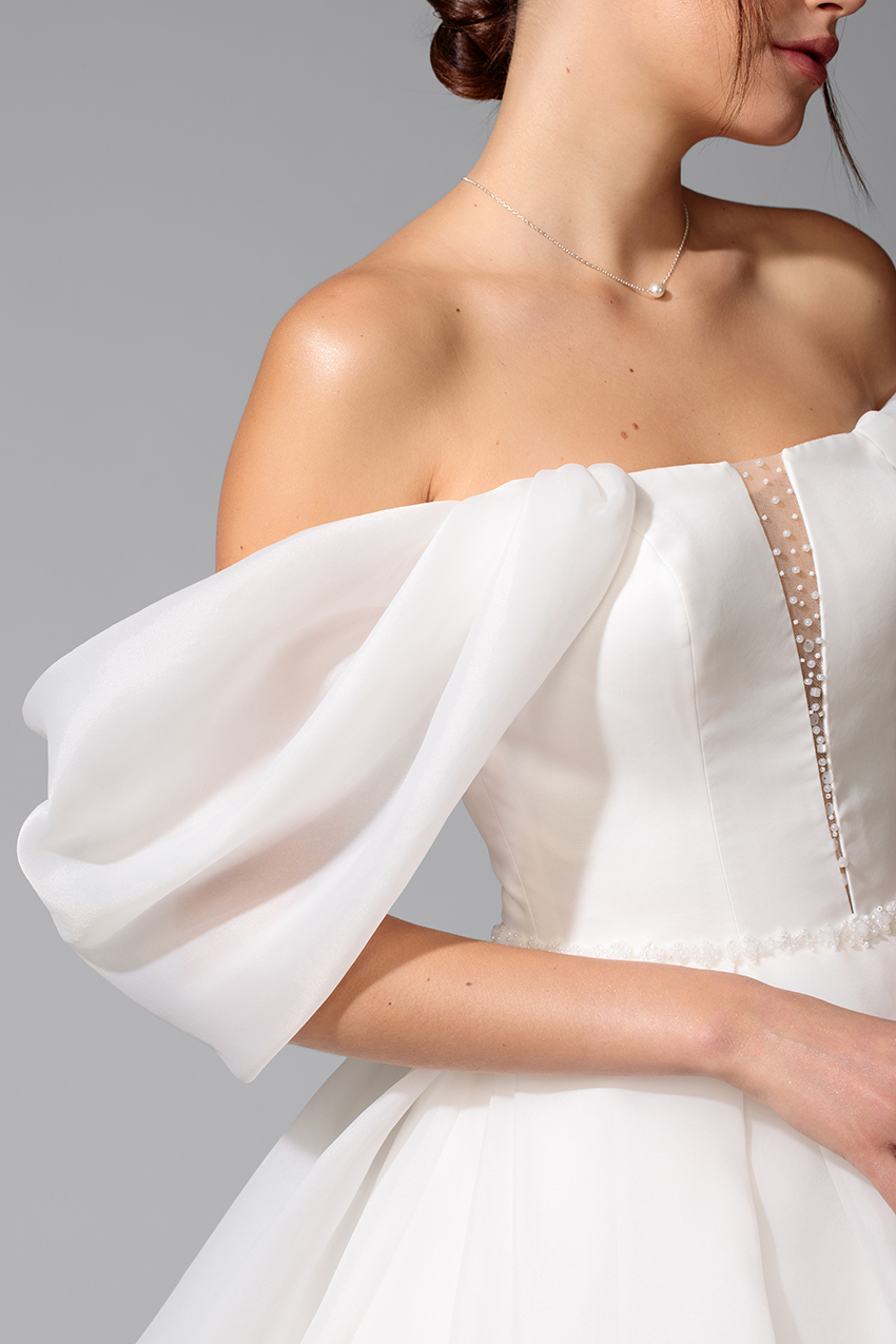 BEL22722_3.1 copie Robe de mariée 2027 princesse en organza avec manches bateau amovibles. BELLA BEL22722