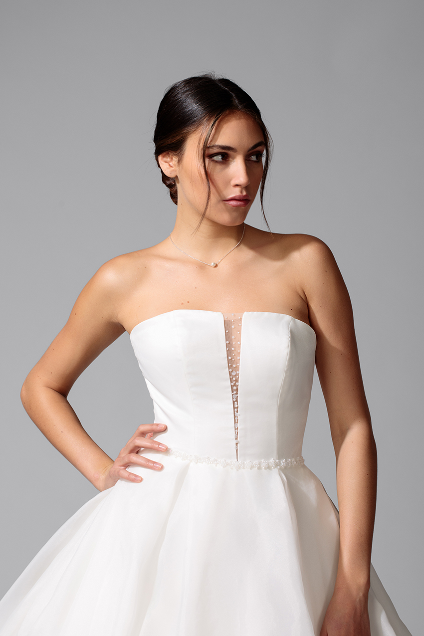 BEL22722_3.2 copie Robe de mariée 2027 princesse en organza avec manches bateau amovibles. BELLA BEL22722