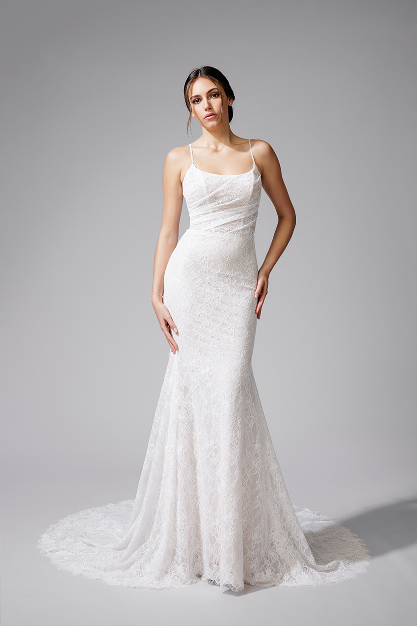 BEL22727_1 copie Robe de mariée sirène BEL22727 en dentelle florale, bustier drapé et dos ouvert. Bella 2027
