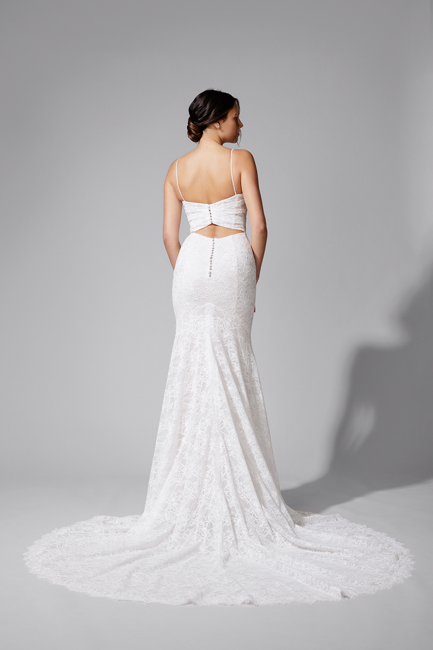 BEL22727_2 copie Robe de mariée sirène BEL22727 en dentelle florale, bustier drapé et dos ouvert. Bella 2027