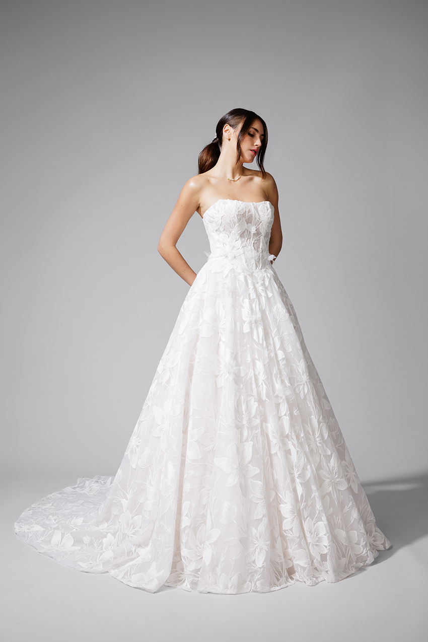 BEL22728_1 copie Robe de mariée Bella BEL22728 en dentelle florale, tulle pailleté et fleurs 3D