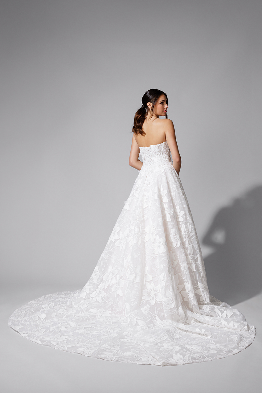 BEL22728_2 copie Robe de mariée Bella BEL22728 en dentelle florale, tulle pailleté et fleurs 3D