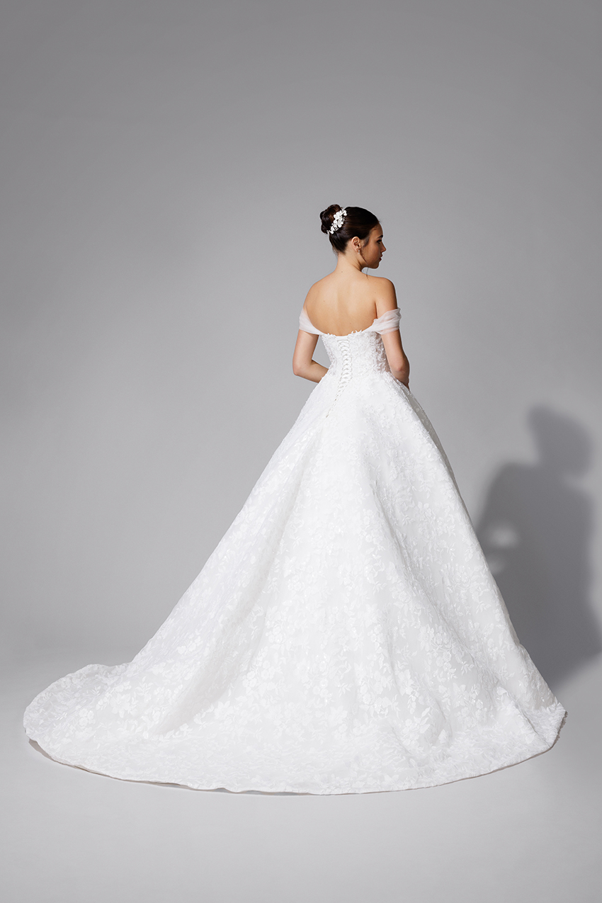 BEL22729_2 copie Robe de mariée BELLA BEL22729 dos lacet, manches en tulle tombantes